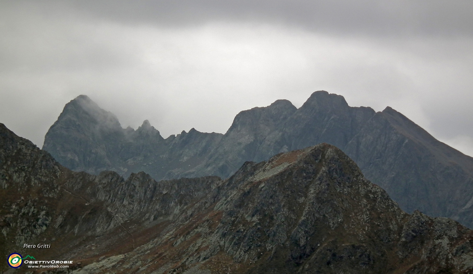 10 zoom verso Grabiasca-Poris, in primo piano il Monte Sasso.JPG